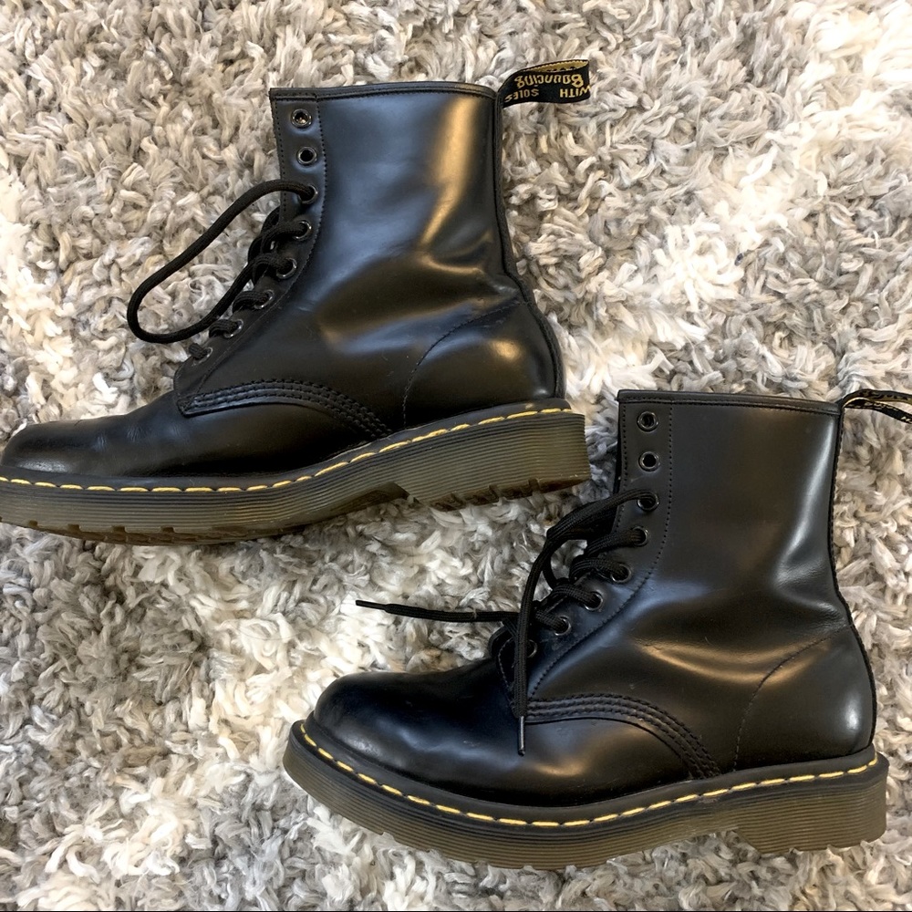 Dr. Marten combat boots! “The Original” size 8 WOMENS